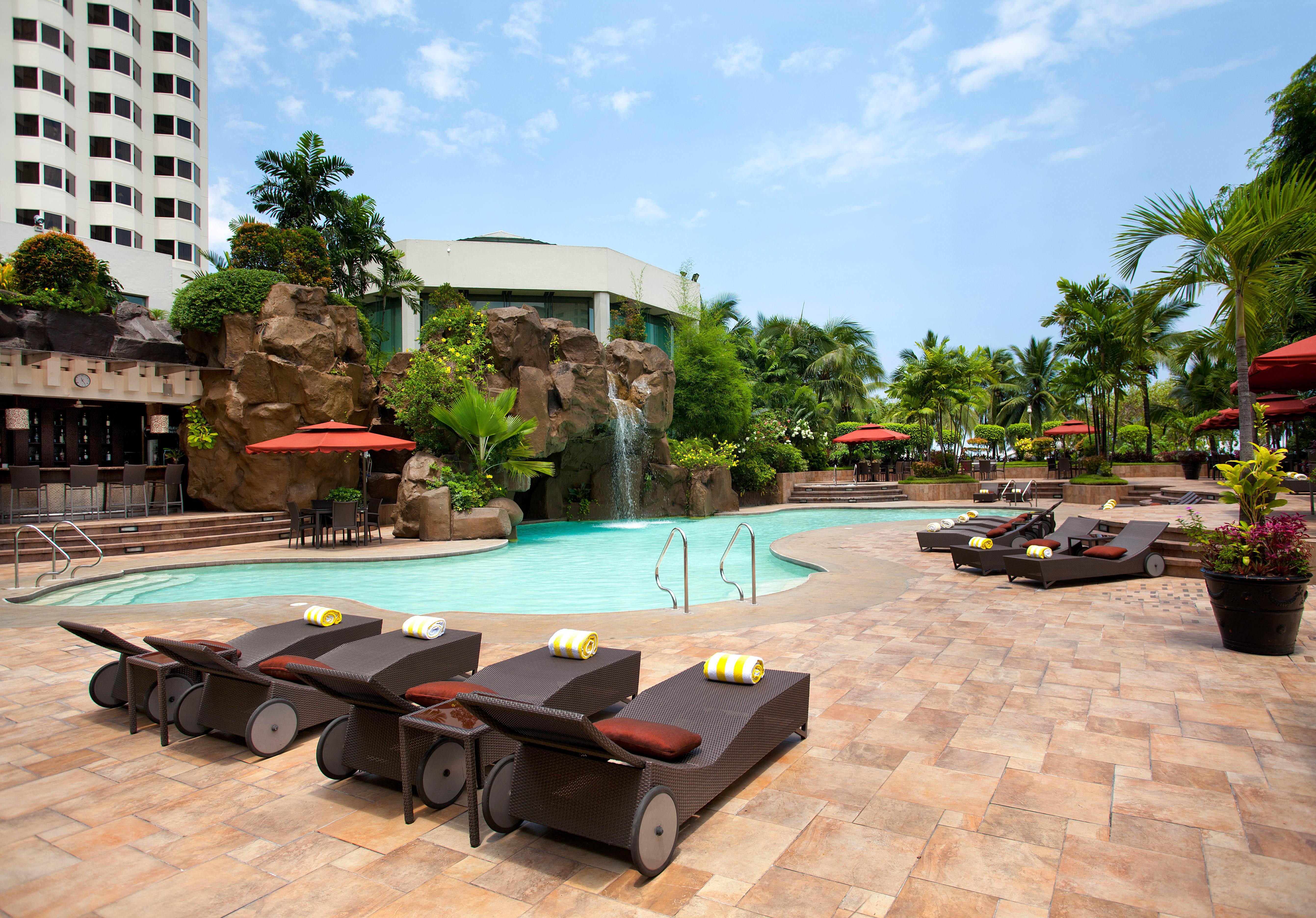 Diamond Hotel Philippines Manille Extérieur photo