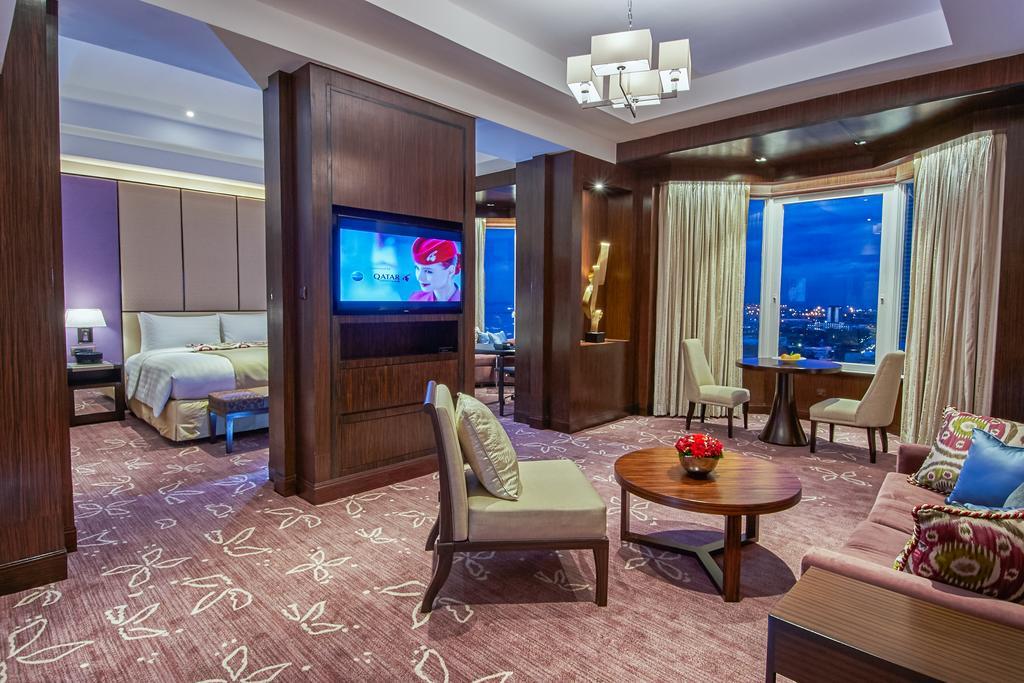 Diamond Hotel Philippines Manille Extérieur photo