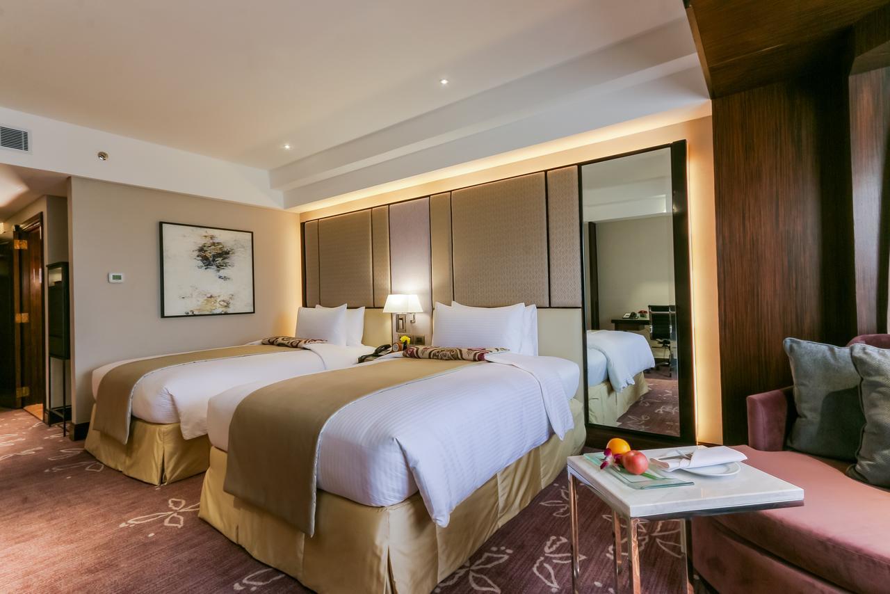 Diamond Hotel Philippines Manille Extérieur photo
